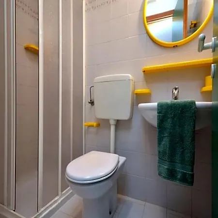 מלון Spacious And Comfortable With Garden And Outdoor Pool